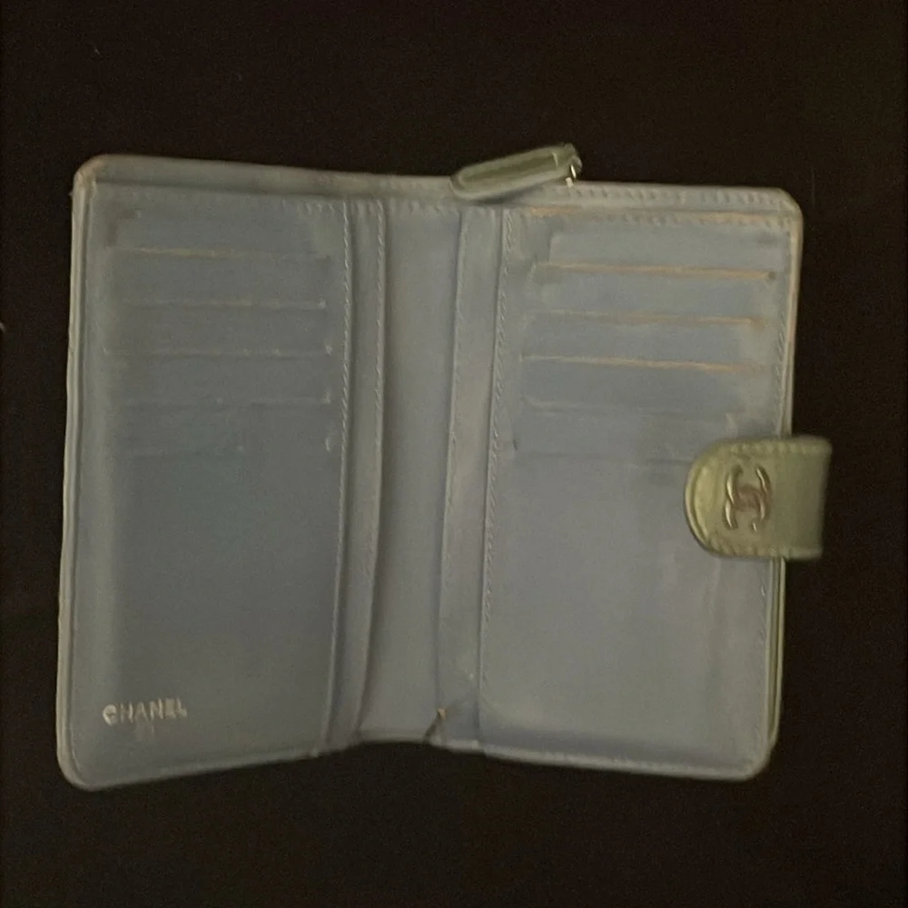 Chanel Auth Medium Matelasse Patent Leather Wallet. P209/07032020 - Picture 7 of 13